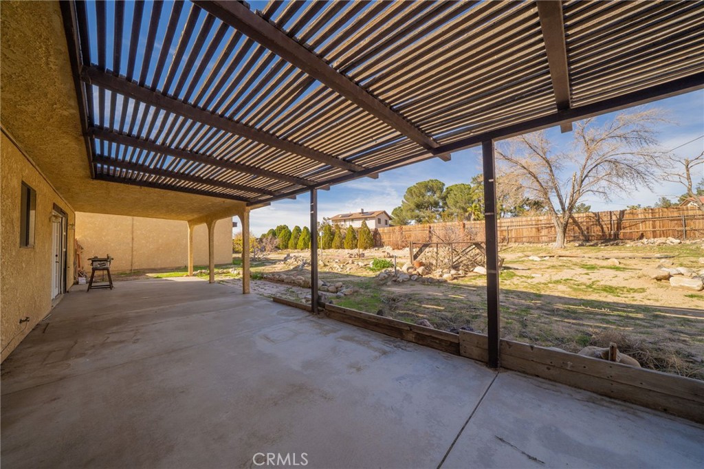 14580 Keota Road Apple Valley, CA 92307 - Photo 35 of 44 a view of an empty room with a garage