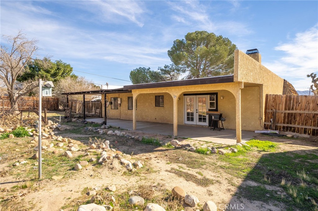 14580 Keota Road Apple Valley, CA 92307 - Photo 42 of 44 a view of a house with backyard