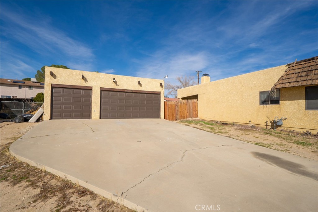14580 Keota Road Apple Valley, CA 92307 - Photo 7 of 44 a view of a storage & utility room