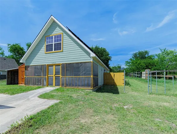 $194,500 | 10906 Shady Oaks Drive, Runaway Bay, TX 76426