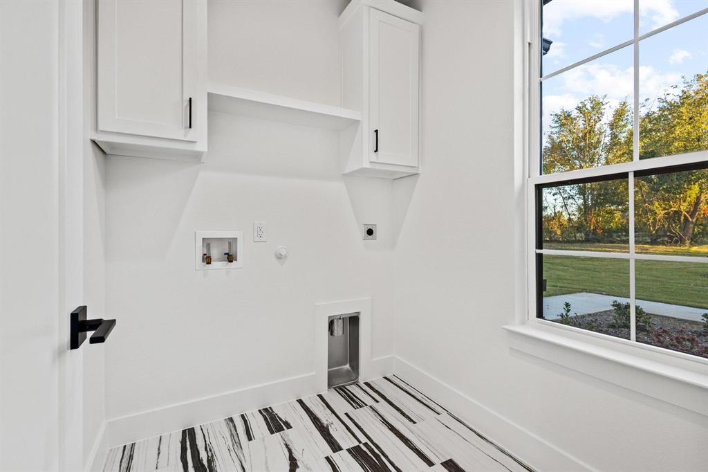 4605 Dripping Spring Road Sherman, TX 75090 - Photo 16 of 40 a view of a livingroom with wooden floor