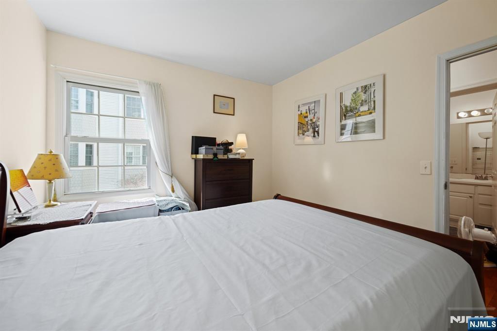249 The Promenade Edgewater, NJ 07020 - Photo 12 of 29