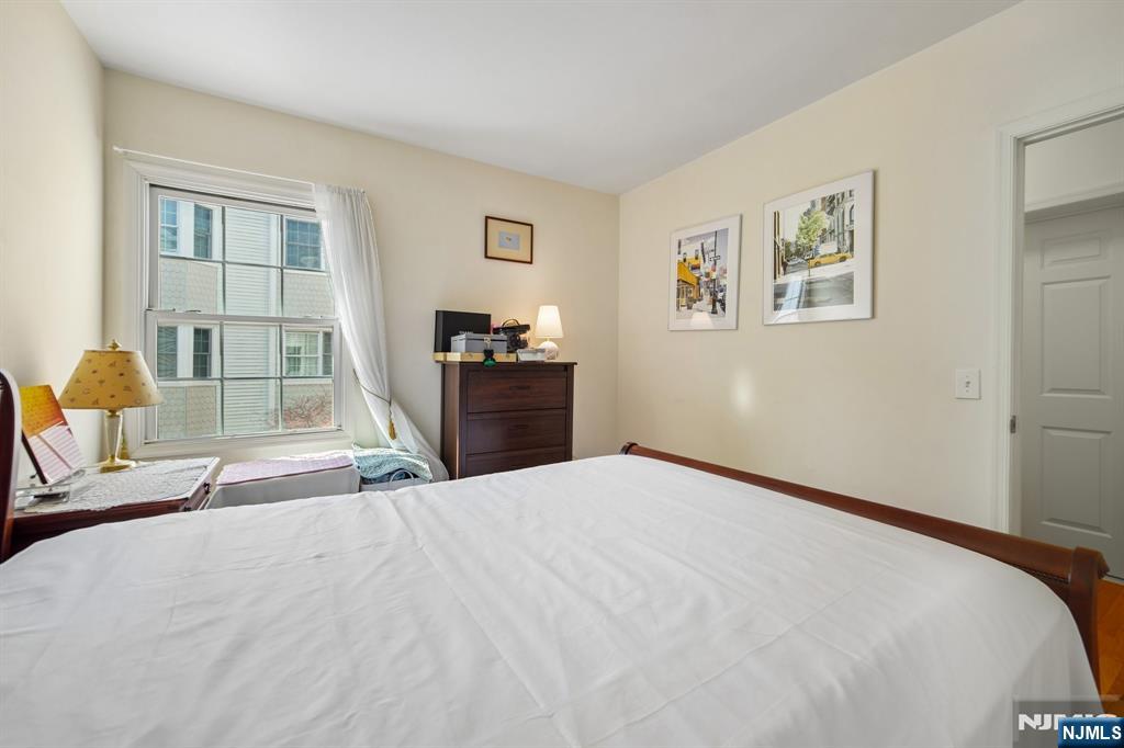 249 The Promenade Edgewater, NJ 07020 - Photo 13 of 29