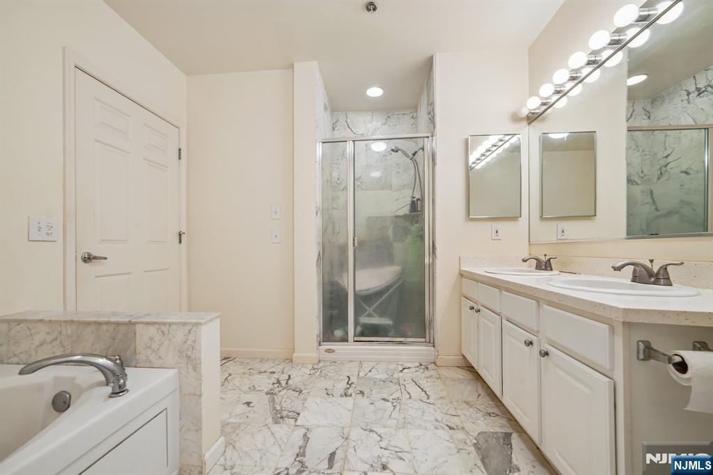 249 The Promenade Edgewater, NJ 07020 - Photo 15 of 29