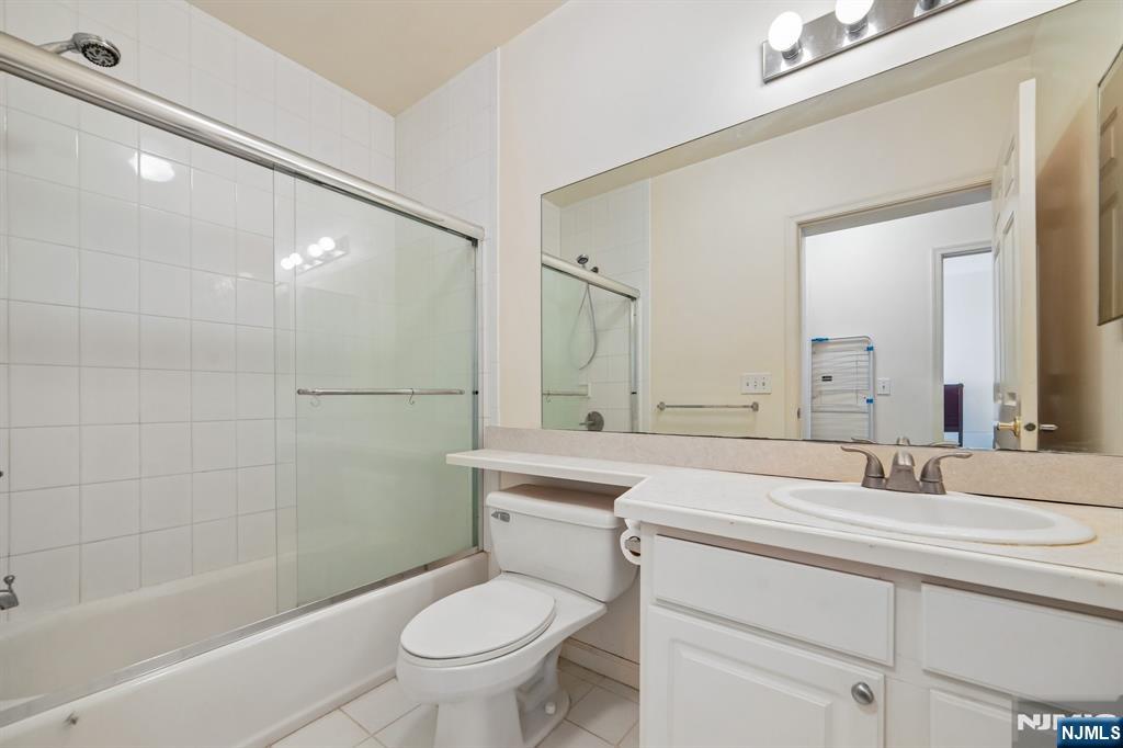 249 The Promenade Edgewater, NJ 07020 - Photo 17 of 29