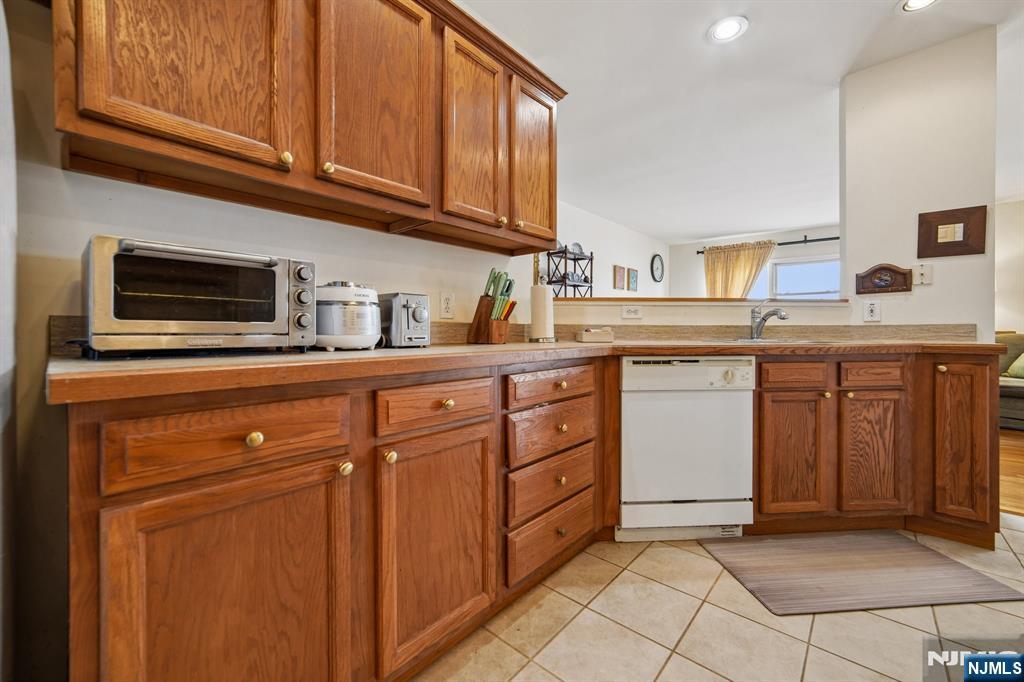 249 The Promenade Edgewater, NJ 07020 - Photo 18 of 29