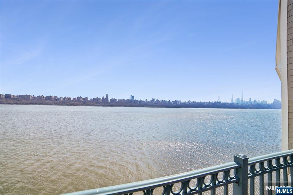 249 The Promenade Edgewater, NJ 07020 - Photo 22 of 29