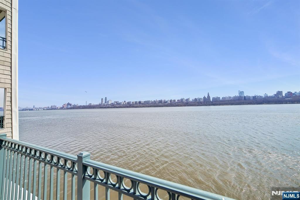249 The Promenade Edgewater, NJ 07020 - Photo 23 of 29