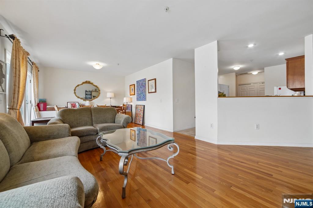 249 The Promenade Edgewater, NJ 07020 - Photo 3 of 29
