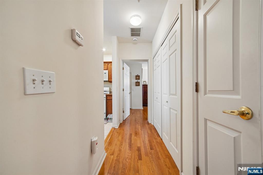 249 The Promenade Edgewater, NJ 07020 - Photo 7 of 29