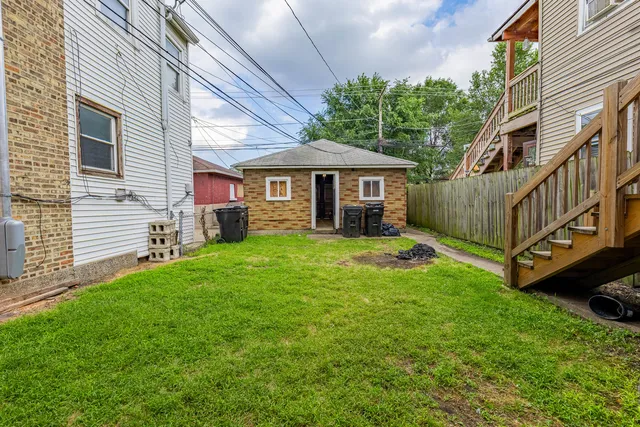 a view of a back yard of the house