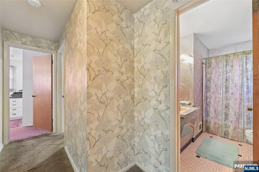 35 Robin Road Wayne, NJ 07470 - Photo 16 of 37 a bathroom with a bathtub and shower
