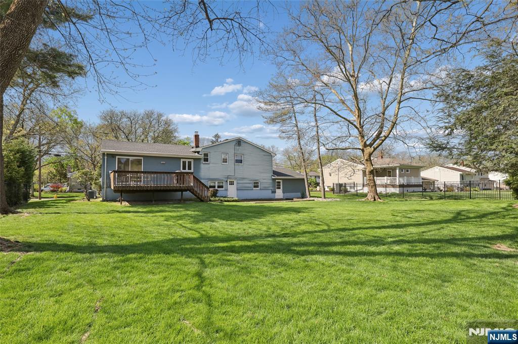 35 Robin Road Wayne, NJ 07470 - Photo 31 of 37 a front view of a house with a garden