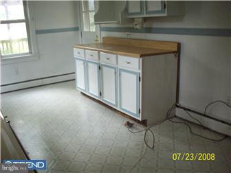 9 Diverty Road Pennington, NJ 08534 - Photo 2 of 7