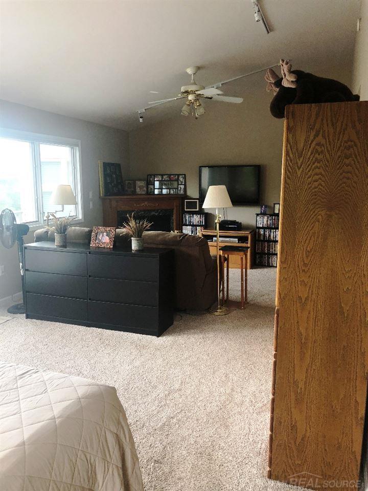 9648 Clyde Road Fenton, MI 48430 - Photo 10 of 28 31388949-9.JPG