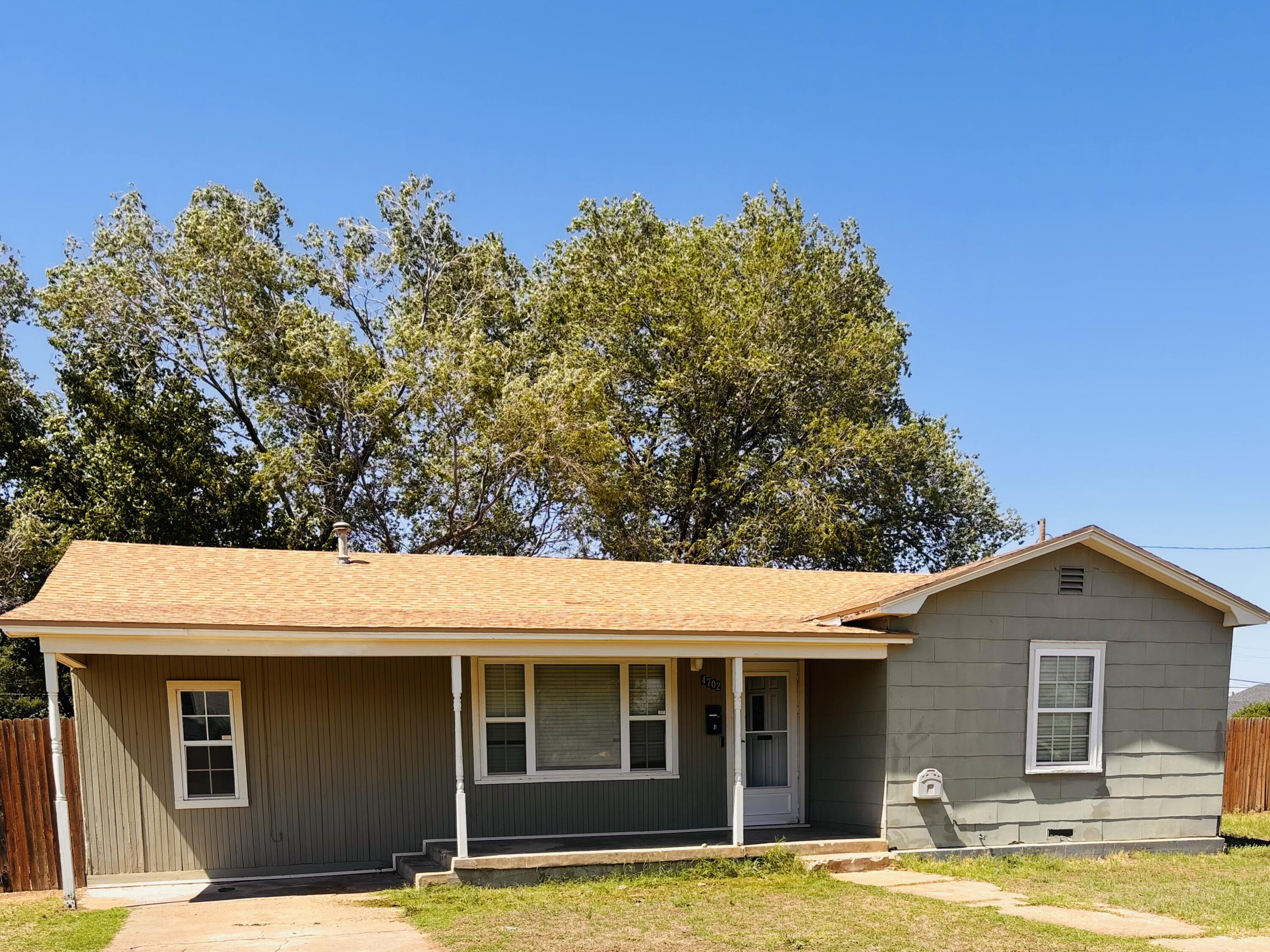 4702 40th Street Lubbock, TX 79414 - Photo 4 of 23 IMG_2039