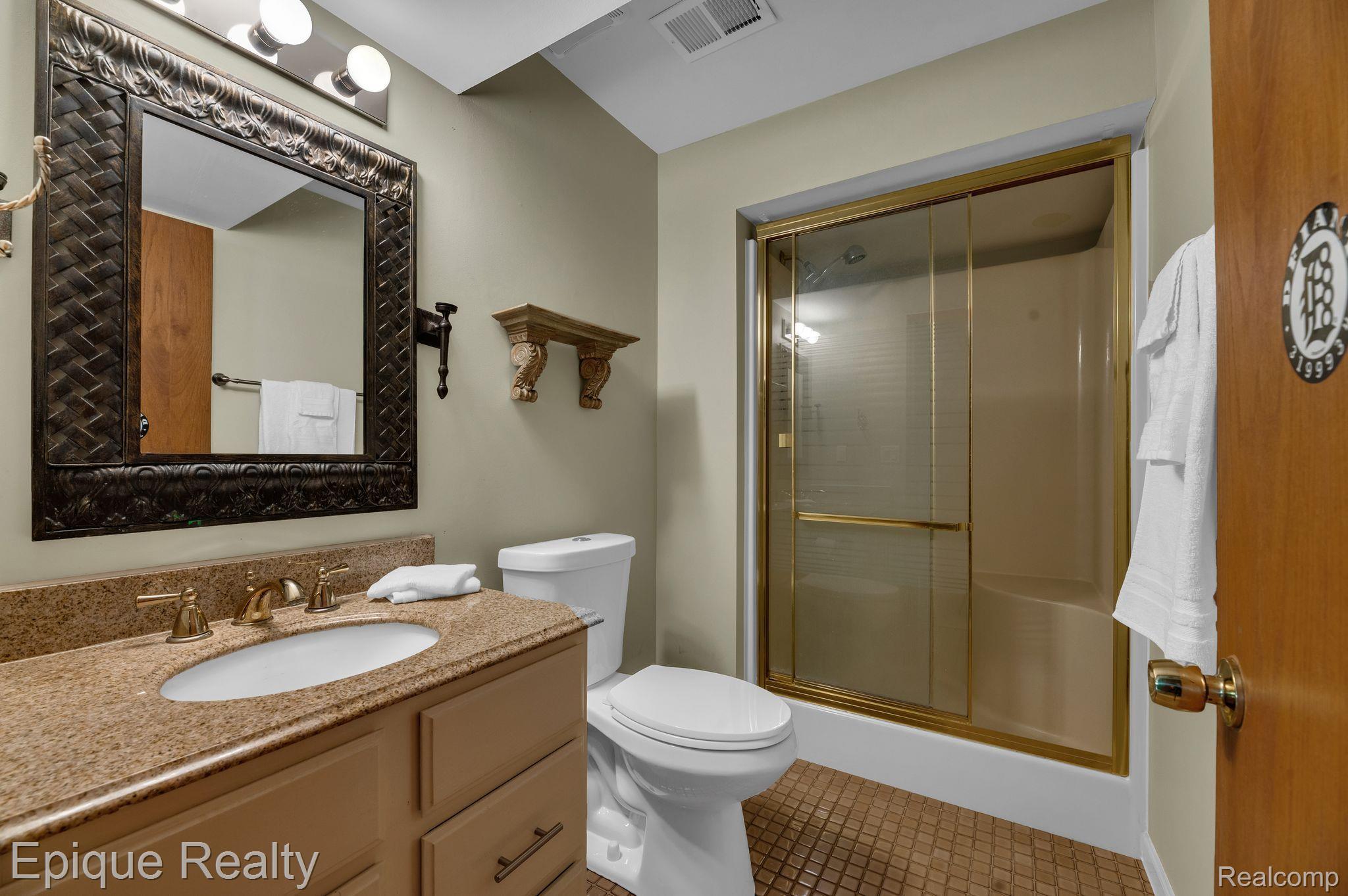 9633 Ridge Top Trail Clarkston, MI 48348 - Photo 26 of 32 lower level full bathroom