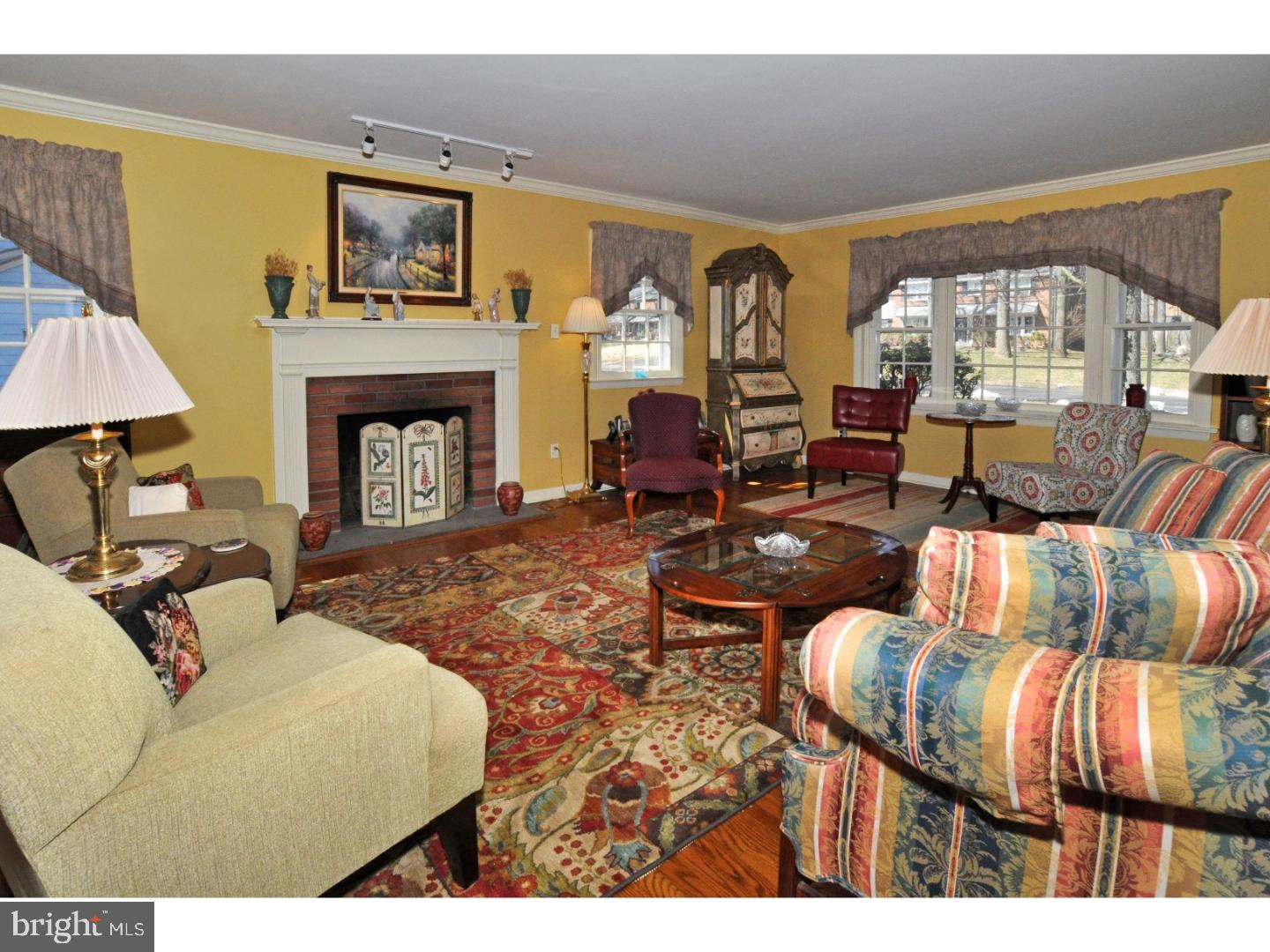 735 Carmet Road Rydal, PA 19046 - Photo 3 of 25 Living Room