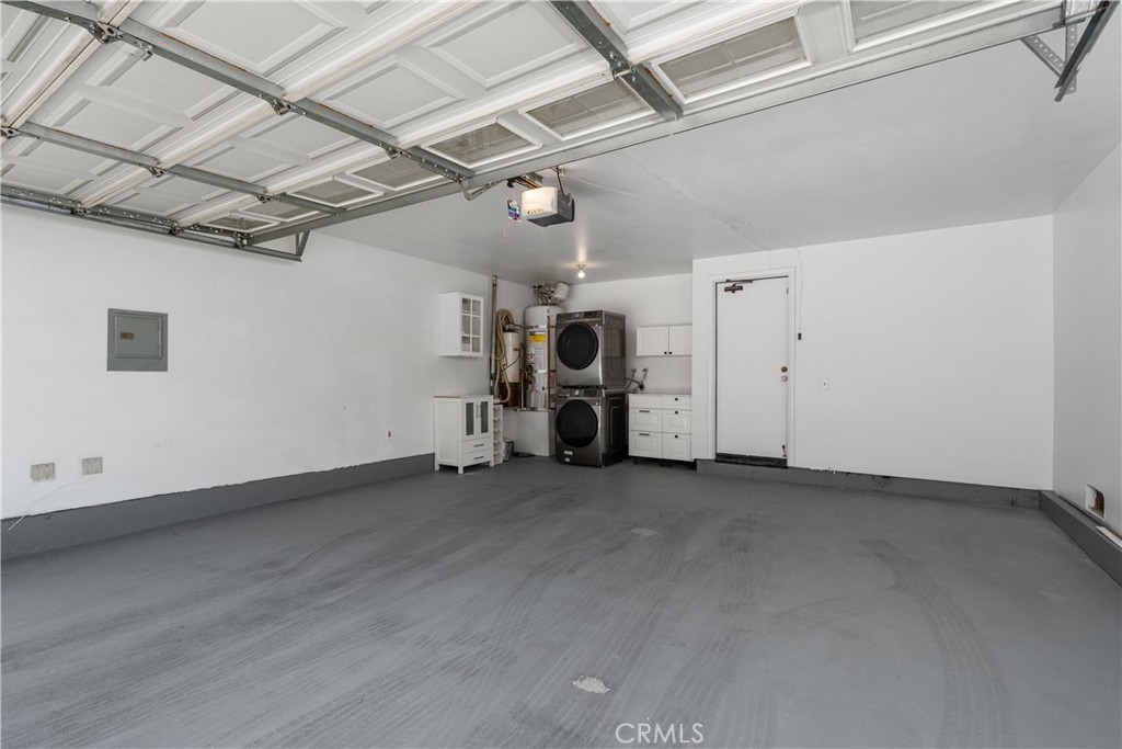 18435 Keswick, Unit 10 Reseda, CA 91335 - Photo 26 of 34 a view of a room with closet area