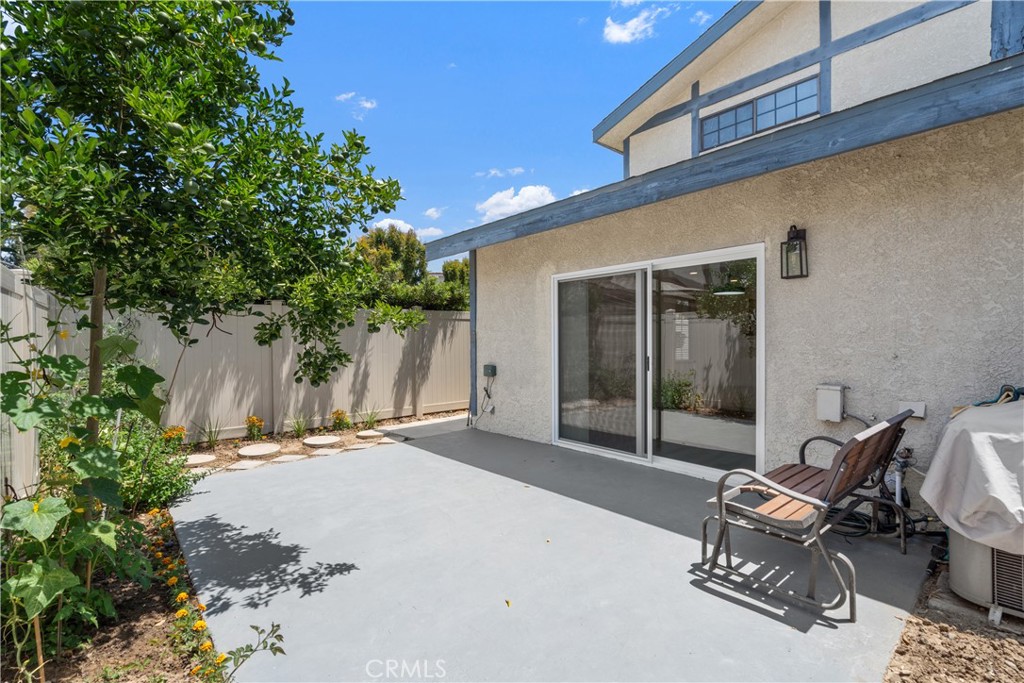 18435 Keswick, Unit 10 Reseda, CA 91335 - Photo 27 of 34 a room with furniture and potted plants