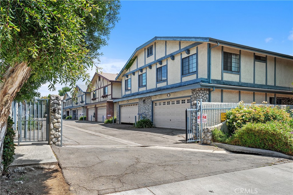 18435 Keswick, Unit 10 Reseda, CA 91335 - Photo 3 of 34 a front view of a building