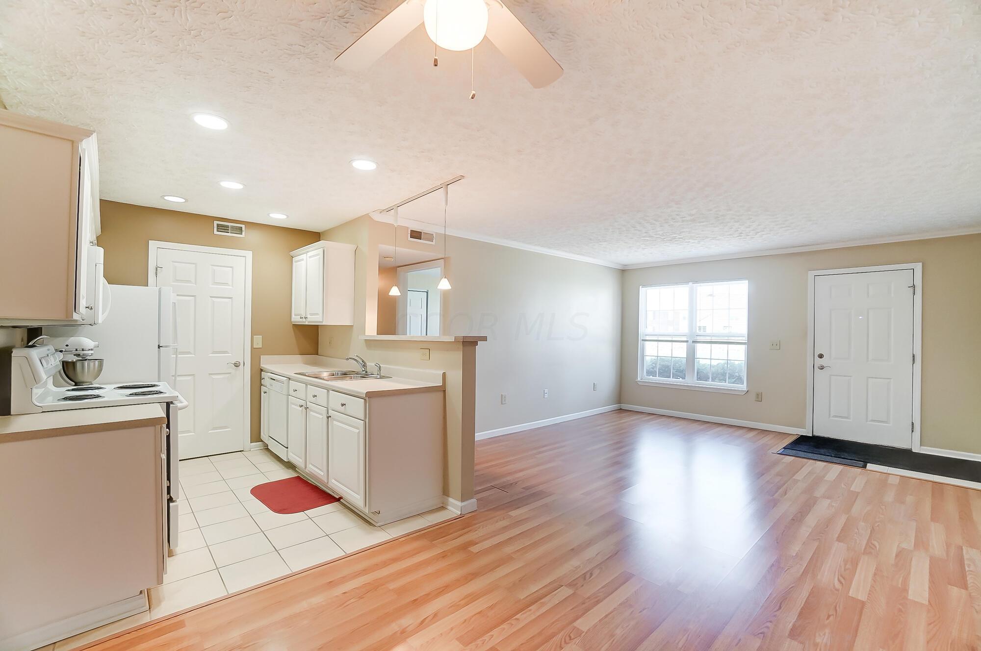 5536 Garden Ridge Columbus, OH 43228 - Photo 13 of 48 014