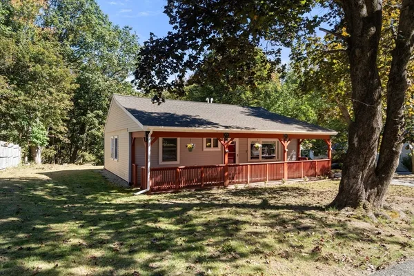 $399,999 | 18 Edgewood Drive, Holden, MA 01520