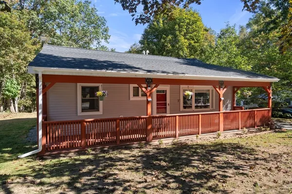 $399,999 | 18 Edgewood Drive, Holden, MA 01520