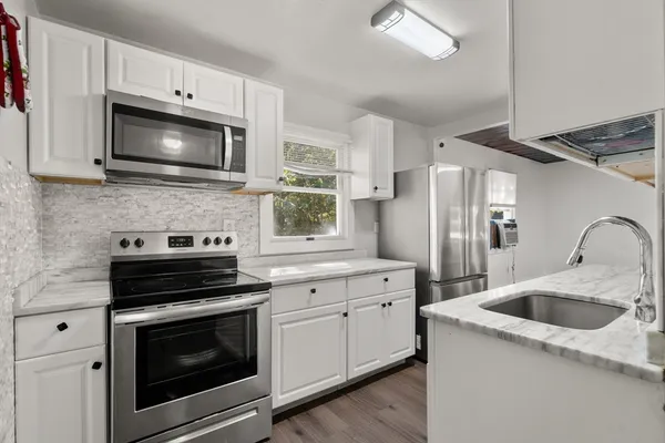 $399,999 | 18 Edgewood Drive, Holden, MA 01520