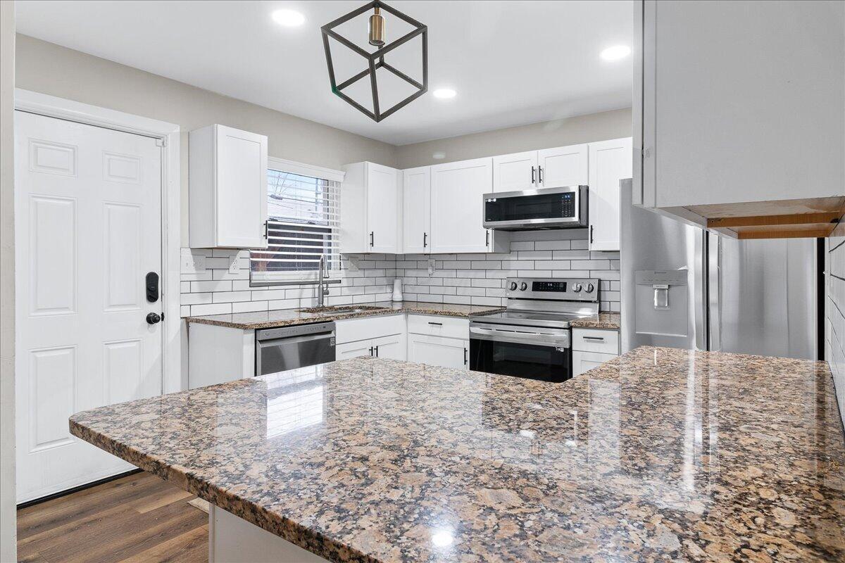 2992 Howey Road Columbus, OH 43224 - Photo 6 of 25 06-Kitchen