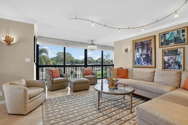 $525,000 | 1921 Bridgewood Drive, Boca Raton, FL 33434