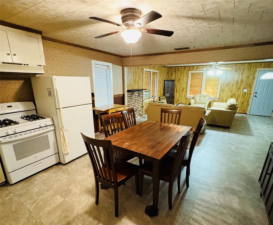 407 North Lane Street Decatur, TX 76234 - Photo 11 of 19 a dining room with furniture and window
