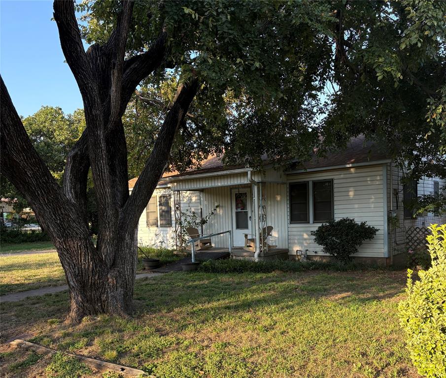 407 North Lane Street Decatur, TX 76234 - Photo 3 of 19 a front view of house with yard space and seating space