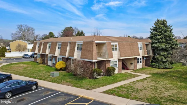 $1,700 | 24-1 Florence Tollgate, Unit 241, Florence, NJ 08518