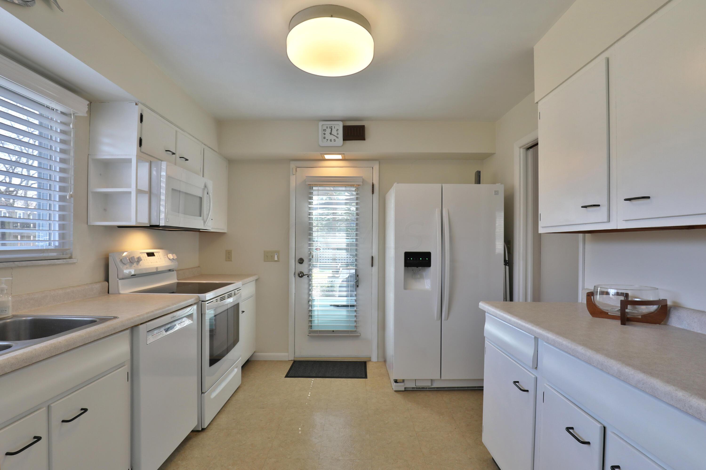 207 Lake Ridge Road Worthington, OH 43085 - Photo 15 of 60 Kitchen