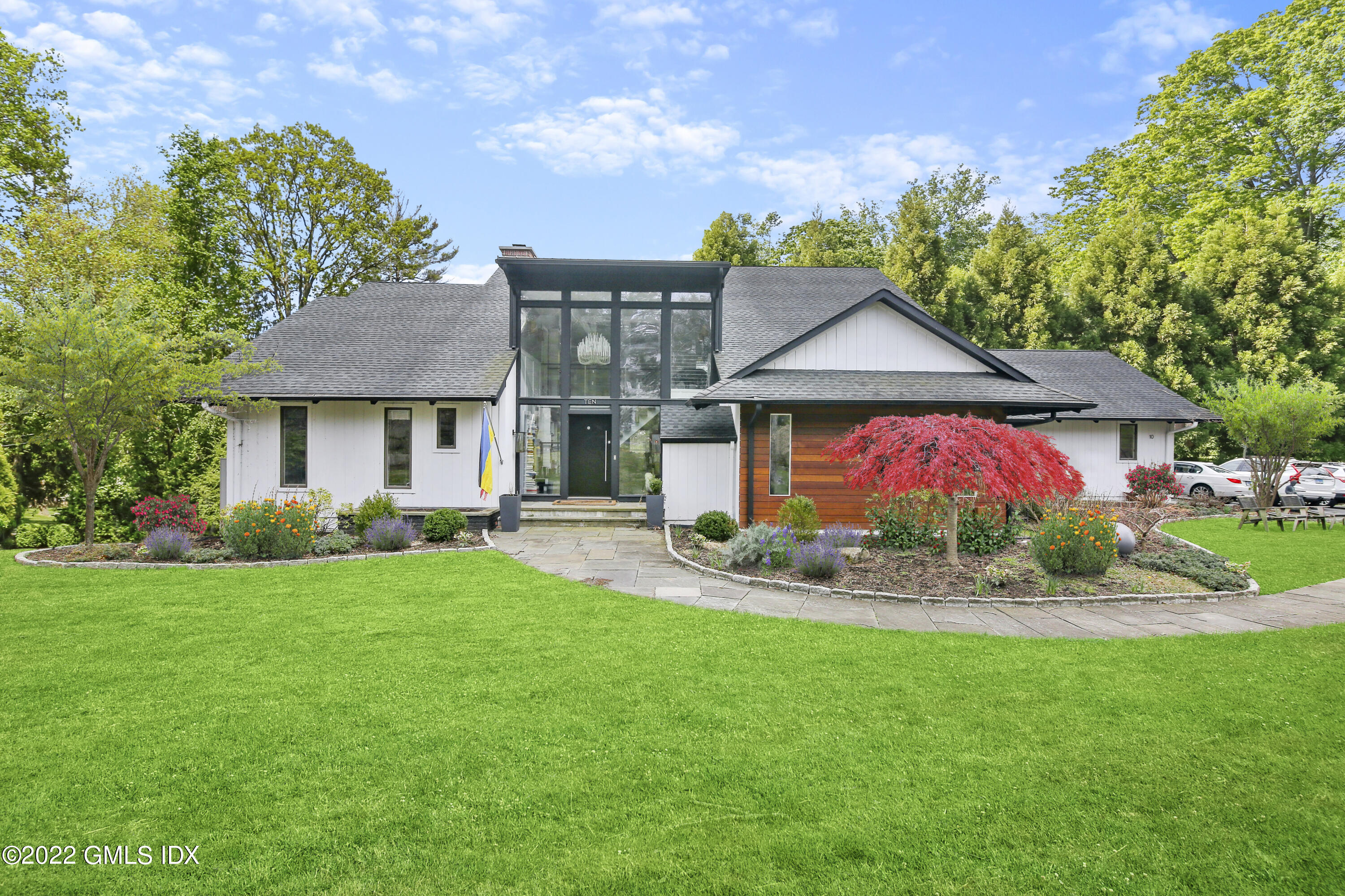 10 RickiBeth Lane, Old Greenwich, CT 06870 Compass