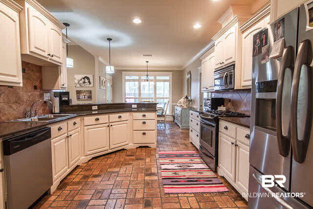 11099 Niblick Loop Fairhope, AL 36532 - Photo 15 of 33 Kitchen