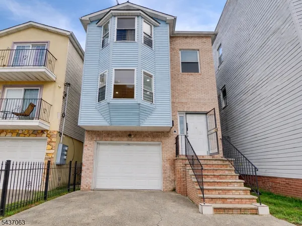 $2,700 | 190 South 11th Street, Unit 1, Newark, NJ 07107