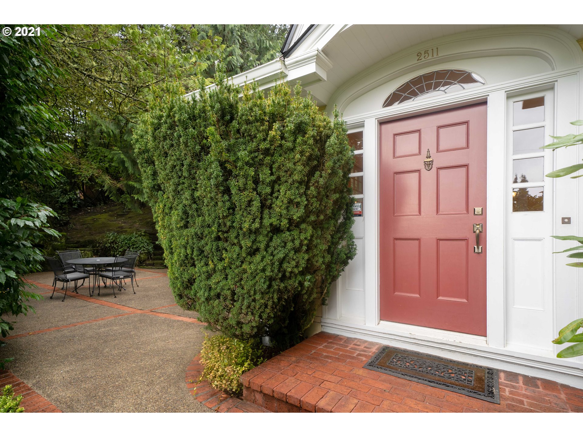 2511 Southwest Arden Road Portland, OR 97201 - Photo 2 of 31