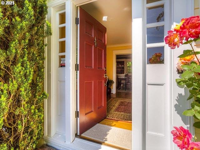 2511 Southwest Arden Road Portland, OR 97201 - Photo 3 of 31