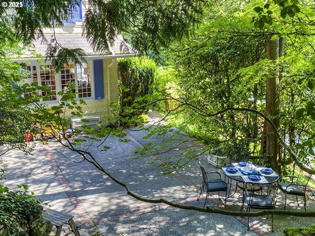 2511 Southwest Arden Road Portland, OR 97201 - Photo 29 of 31