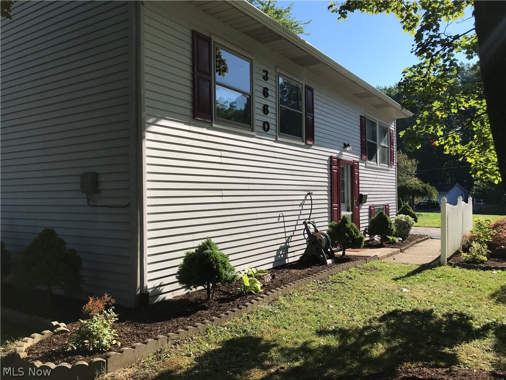 3660 North Santom Road Stow, OH 44224 - Photo 4 of 31 Gallery Image 4