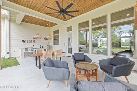 $900,000 | 201 Greyford Drive, Lafayette, LA 70503
