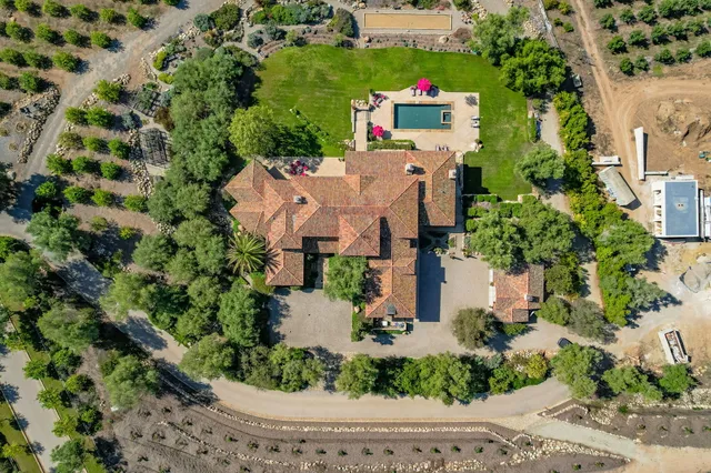 a view of a house with a yard and plants