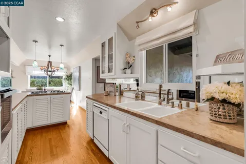 $875,000 | 5872 Herriman Drive, Clayton, CA 94517