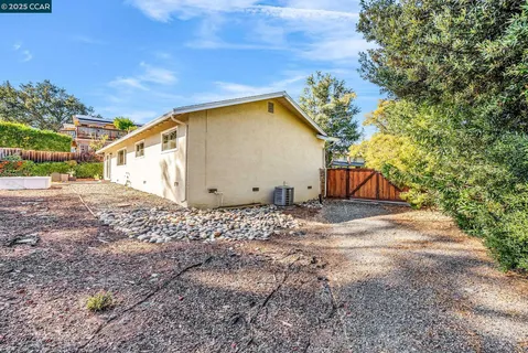 $875,000 | 5872 Herriman Drive, Clayton, CA 94517