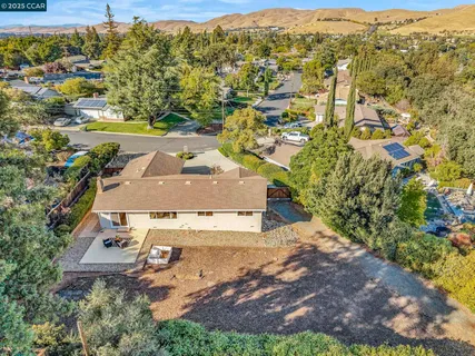 $875,000 | 5872 Herriman Drive, Clayton, CA 94517