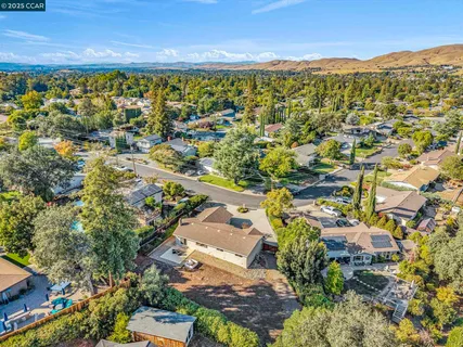 $875,000 | 5872 Herriman Drive, Clayton, CA 94517