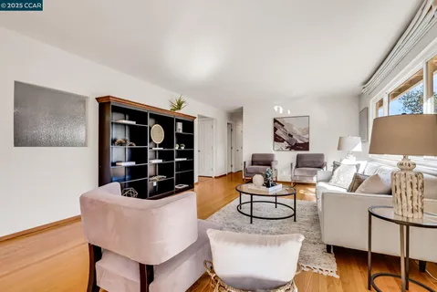 $875,000 | 5872 Herriman Drive, Clayton, CA 94517