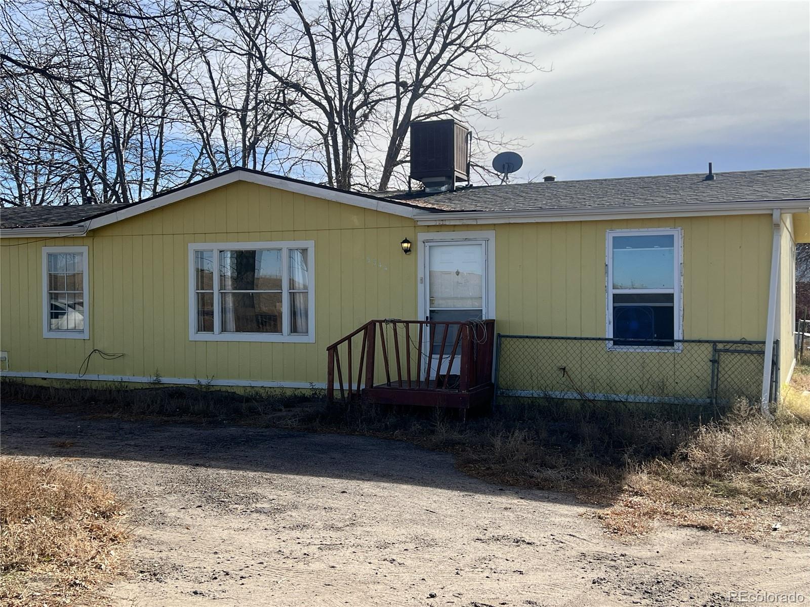 15544 County Road 18 Fort Lupton, CO 80621 - Photo 4 of 8 a front view of a house